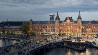 Amsterdam Central 24/7: Trenes, trenes, trenes Amsterdam Central 24/7: Trenes, trenes, trenes